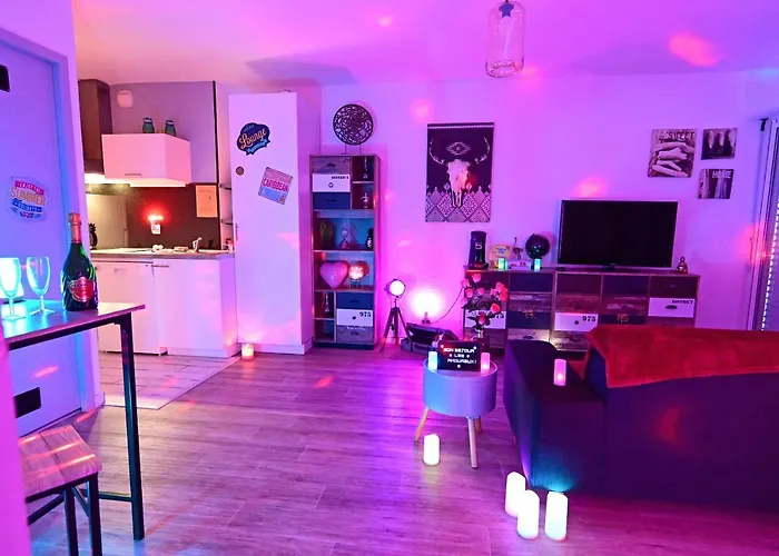 Luxe Sauna Privatif Et Grand Bain Jacuzzi A Deux A Biscarosse Plage Pour Nuit Romantique Avec Decoration Led Et Bougies