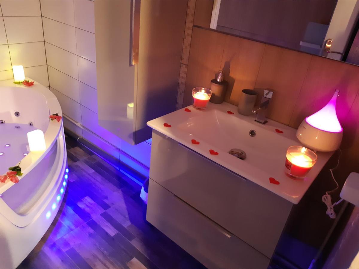 Luxe Sauna Romantique: Biscarosse Getaway *