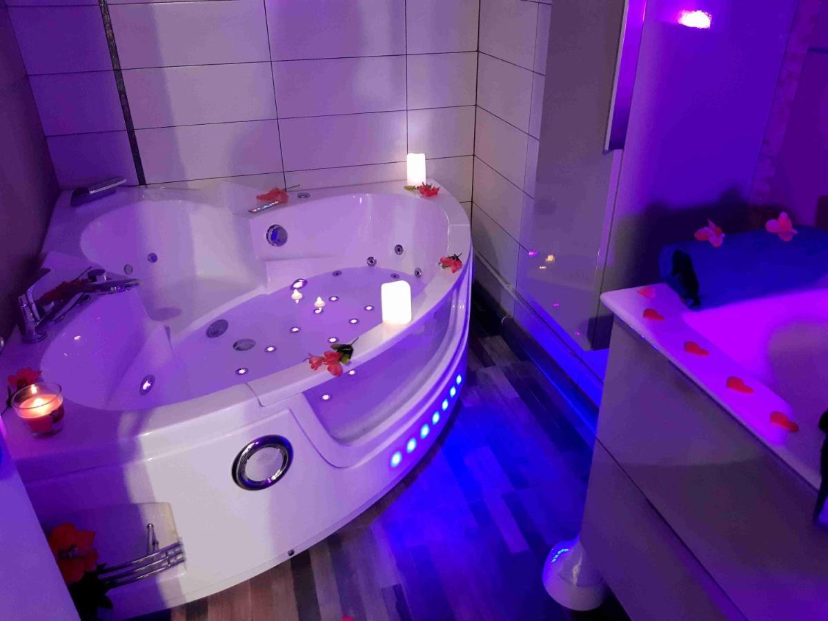 Luxe Sauna Romantique: Biscarosse Getaway