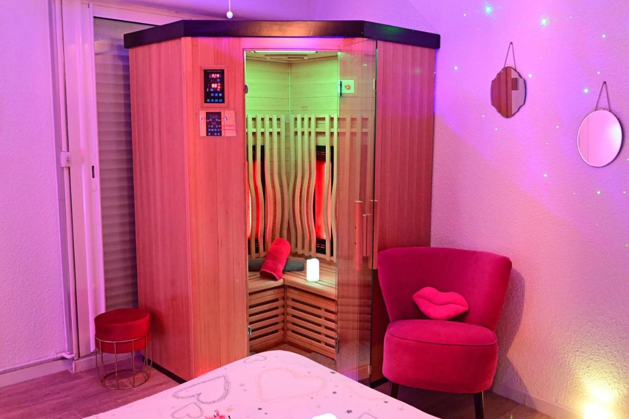 Luxe Sauna Romantique: Biscarosse Getaway Apartment Biscarrosse