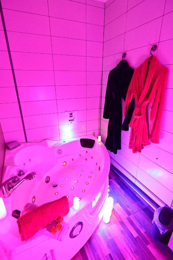 Luxe Sauna Romantique: Biscarosse Getaway *