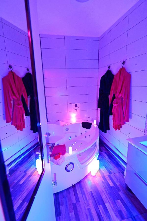Luxe Sauna Romantique: Biscarosse Getaway Biscarrosse